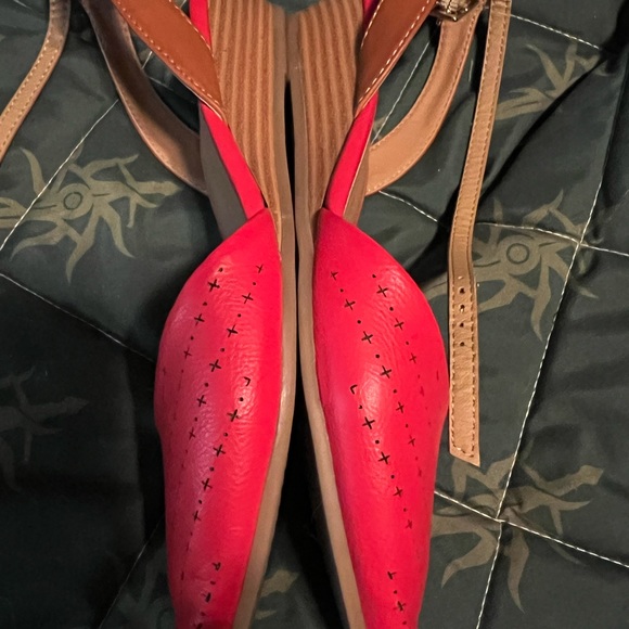 White Mountain Red X Flats - Picture 5 of 6